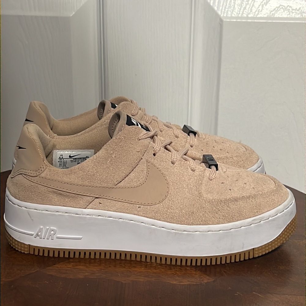 đ„đ„ NIKE AIR FORCEâ 1 Sage WomenâsâSuede Platform Shoes - Sz 6.5 - EXCELLENT - Picture 6 of 13